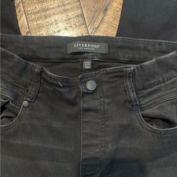 Liverpool  Petite Gia Glider®Crop 8/29 Black - Picture 14 of 16